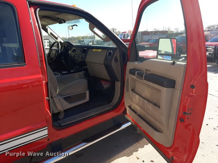 image for item LX9827 2008 Ford F550 Super Duty XLT  Crew Cab rescue vehicle