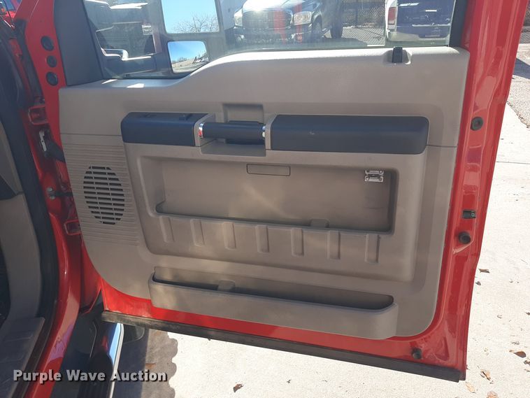 image for item LX9827 2008 Ford F550 Super Duty XLT  Crew Cab rescue vehicle