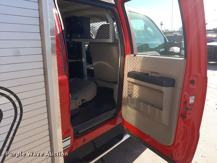 image for item LX9827 2008 Ford F550 Super Duty XLT  Crew Cab rescue vehicle