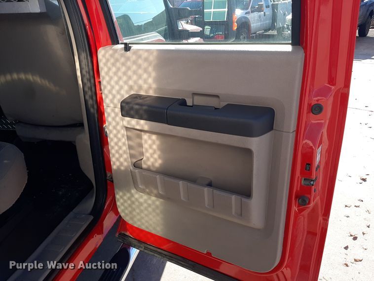 image for item LX9827 2008 Ford F550 Super Duty XLT  Crew Cab rescue vehicle