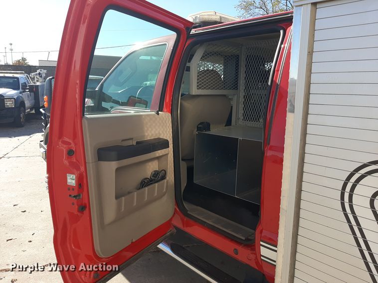 image for item LX9827 2008 Ford F550 Super Duty XLT  Crew Cab rescue vehicle