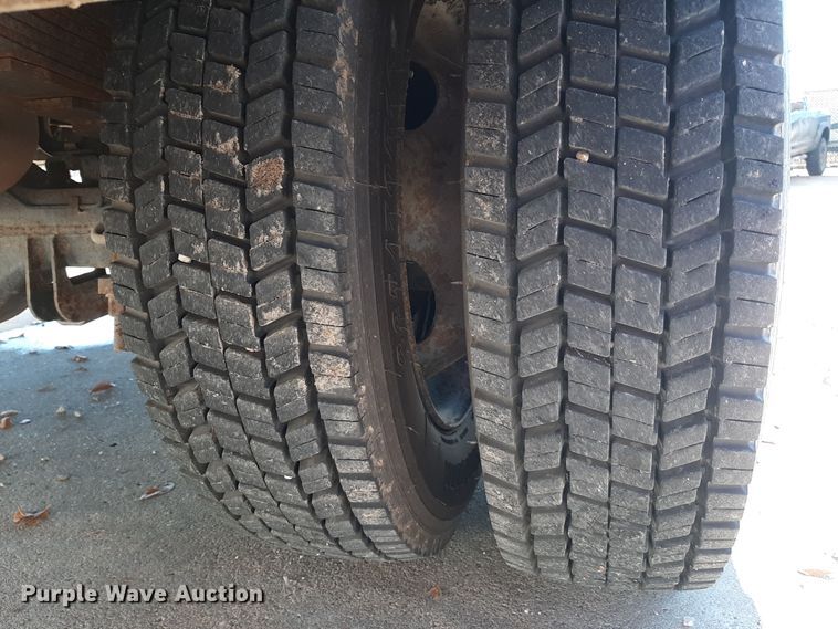 image for item LX9827 2008 Ford F550 Super Duty XLT  Crew Cab rescue vehicle