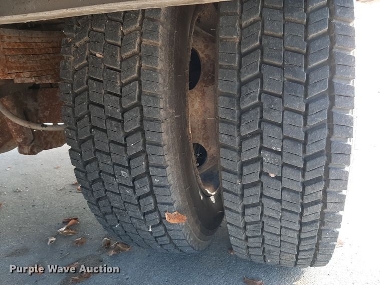 image for item LX9827 2008 Ford F550 Super Duty XLT  Crew Cab rescue vehicle