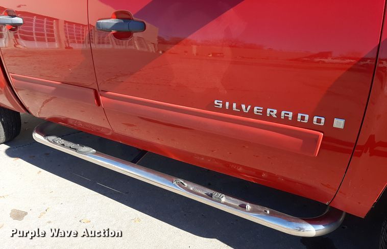 image for item LX9828 2009 Chevrolet Silverado 1500  Crew Cab pickup truck