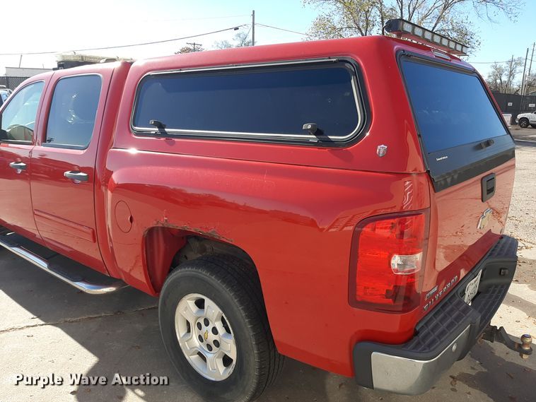 image for item LX9828 2009 Chevrolet Silverado 1500  Crew Cab pickup truck