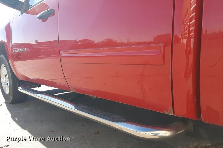 image for item LX9828 2009 Chevrolet Silverado 1500  Crew Cab pickup truck