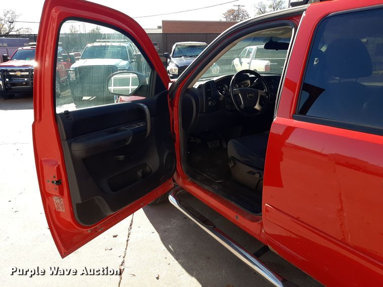 image for item LX9828 2009 Chevrolet Silverado 1500  Crew Cab pickup truck