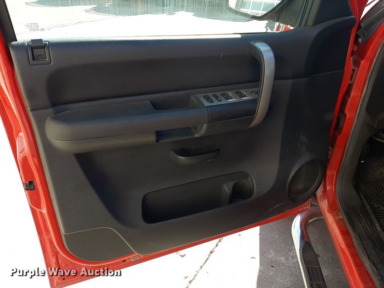 image for item LX9828 2009 Chevrolet Silverado 1500  Crew Cab pickup truck