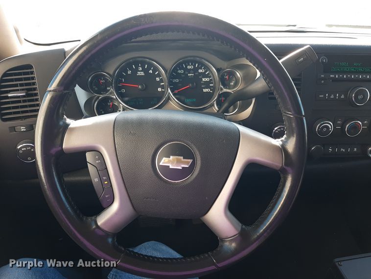 image for item LX9828 2009 Chevrolet Silverado 1500  Crew Cab pickup truck