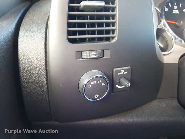 image for item LX9828 2009 Chevrolet Silverado 1500  Crew Cab pickup truck