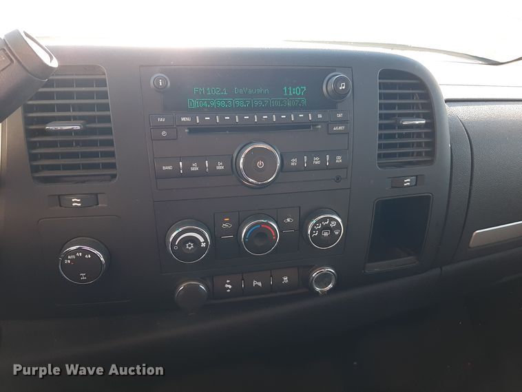 image for item LX9828 2009 Chevrolet Silverado 1500  Crew Cab pickup truck