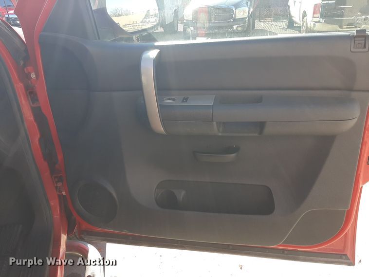 image for item LX9828 2009 Chevrolet Silverado 1500  Crew Cab pickup truck