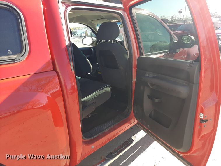 image for item LX9828 2009 Chevrolet Silverado 1500  Crew Cab pickup truck