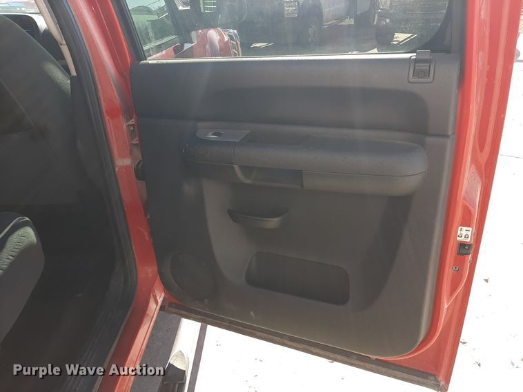 image for item LX9828 2009 Chevrolet Silverado 1500  Crew Cab pickup truck