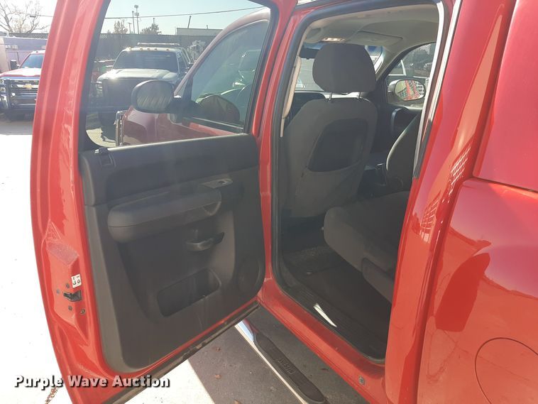 image for item LX9828 2009 Chevrolet Silverado 1500  Crew Cab pickup truck