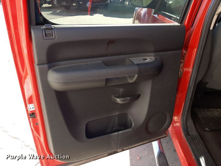 image for item LX9828 2009 Chevrolet Silverado 1500  Crew Cab pickup truck