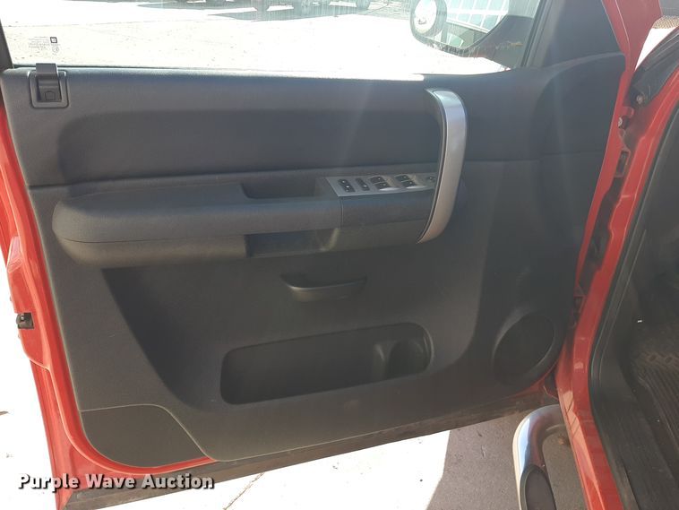 image for item LX9829 2009 Chevrolet Silverado 1500  Crew Cab pickup truck