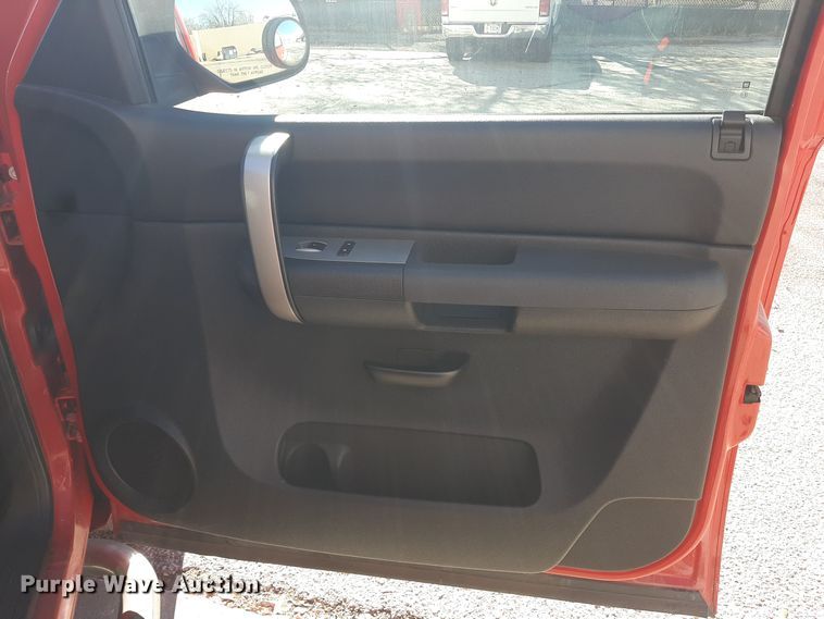 image for item LX9829 2009 Chevrolet Silverado 1500  Crew Cab pickup truck