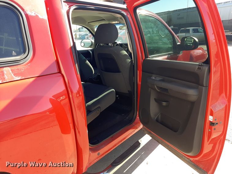 image for item LX9829 2009 Chevrolet Silverado 1500  Crew Cab pickup truck