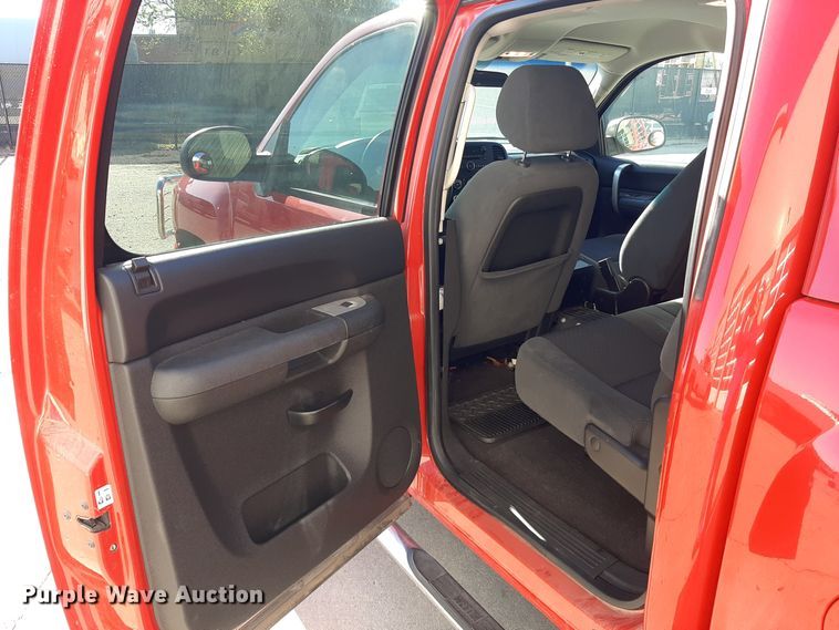 image for item LX9829 2009 Chevrolet Silverado 1500  Crew Cab pickup truck