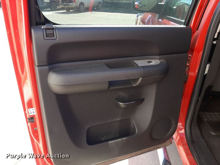 image for item LX9829 2009 Chevrolet Silverado 1500  Crew Cab pickup truck