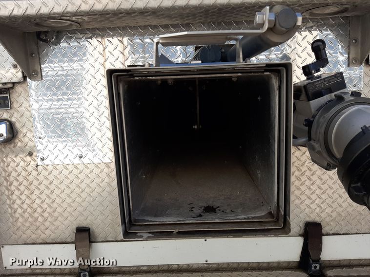 image for item LX9830 2000 Freightliner FL80  pumper fire truck