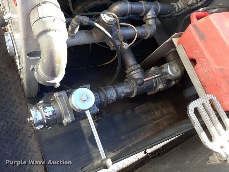 image for item LX9831 2013 Ford F550 Super Duty  Crew Cab rescue vehicle