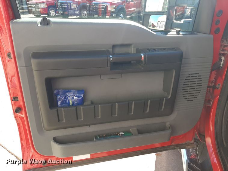 image for item LX9831 2013 Ford F550 Super Duty  Crew Cab rescue vehicle