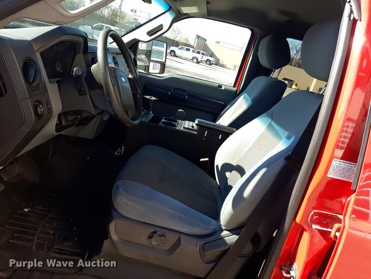 image for item LX9831 2013 Ford F550 Super Duty  Crew Cab rescue vehicle