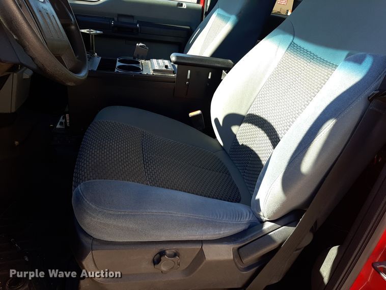 image for item LX9831 2013 Ford F550 Super Duty  Crew Cab rescue vehicle