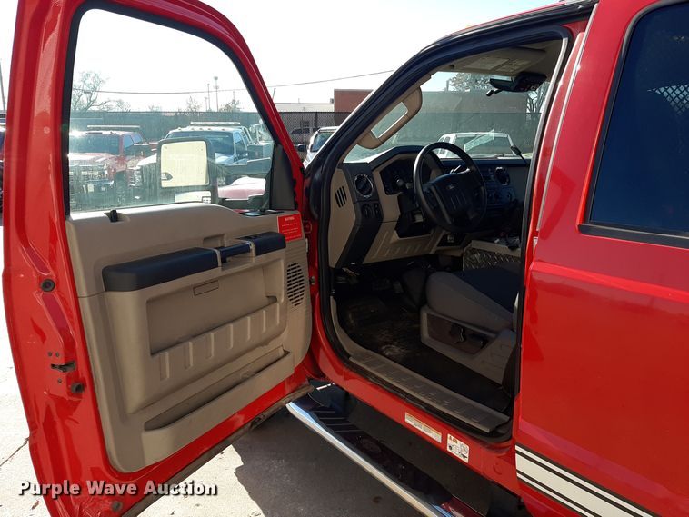 image for item LX9833 2010 Ford F550 Super Duty  Crew Cab rescue vehicle