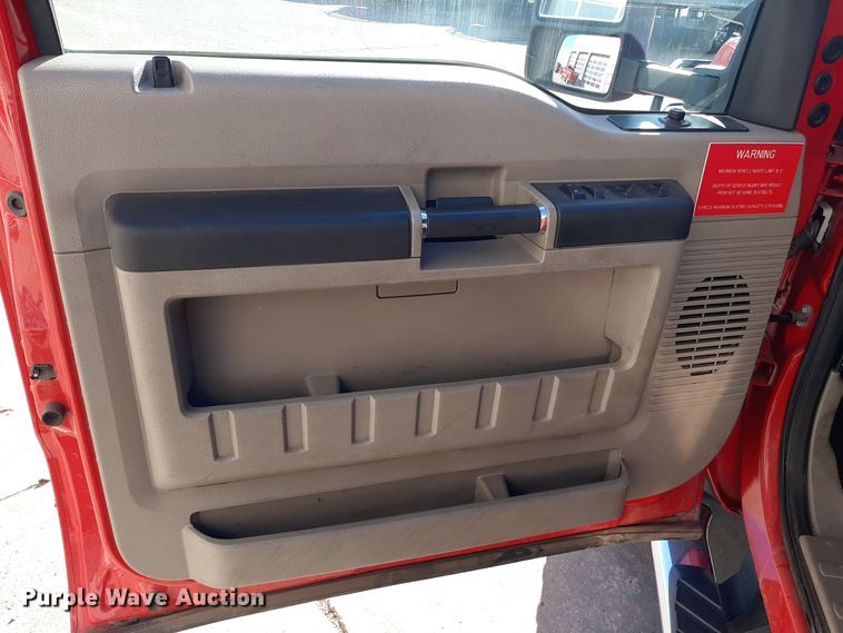 image for item LX9833 2010 Ford F550 Super Duty  Crew Cab rescue vehicle