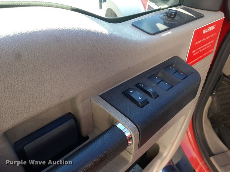 image for item LX9833 2010 Ford F550 Super Duty  Crew Cab rescue vehicle