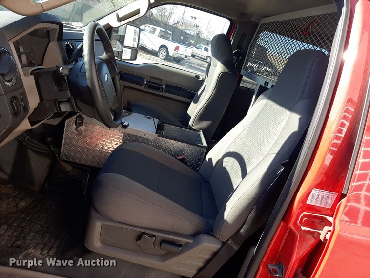 image for item LX9833 2010 Ford F550 Super Duty  Crew Cab rescue vehicle