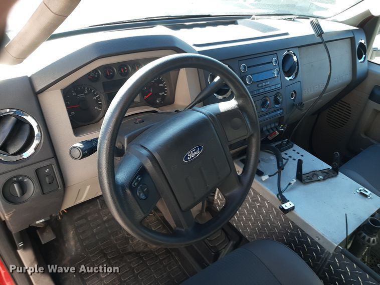 image for item LX9833 2010 Ford F550 Super Duty  Crew Cab rescue vehicle