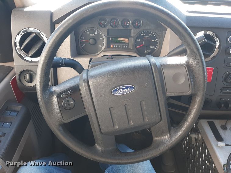 image for item LX9833 2010 Ford F550 Super Duty  Crew Cab rescue vehicle