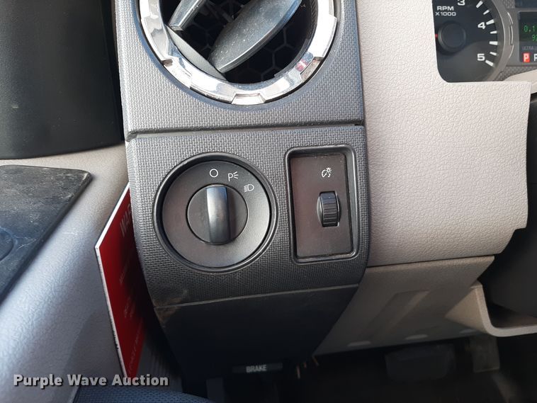 image for item LX9833 2010 Ford F550 Super Duty  Crew Cab rescue vehicle