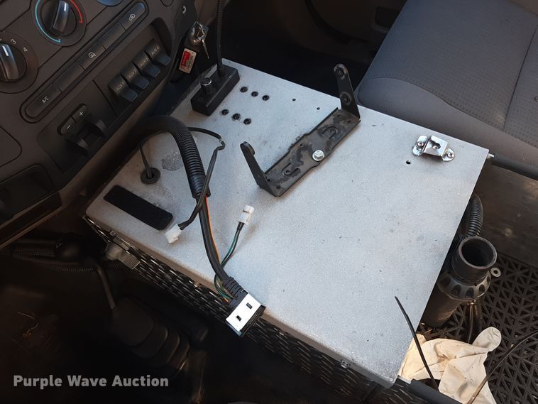 image for item LX9833 2010 Ford F550 Super Duty  Crew Cab rescue vehicle