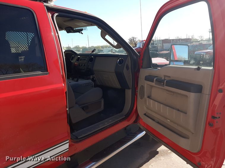 image for item LX9833 2010 Ford F550 Super Duty  Crew Cab rescue vehicle