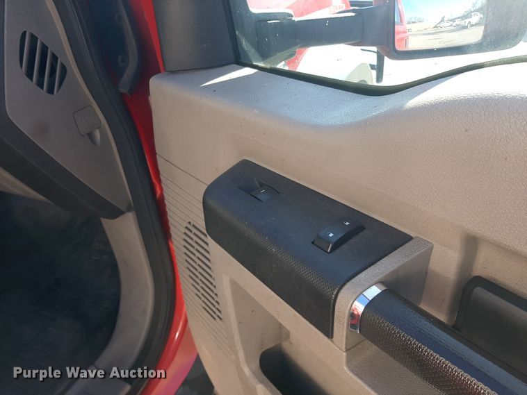 image for item LX9833 2010 Ford F550 Super Duty  Crew Cab rescue vehicle