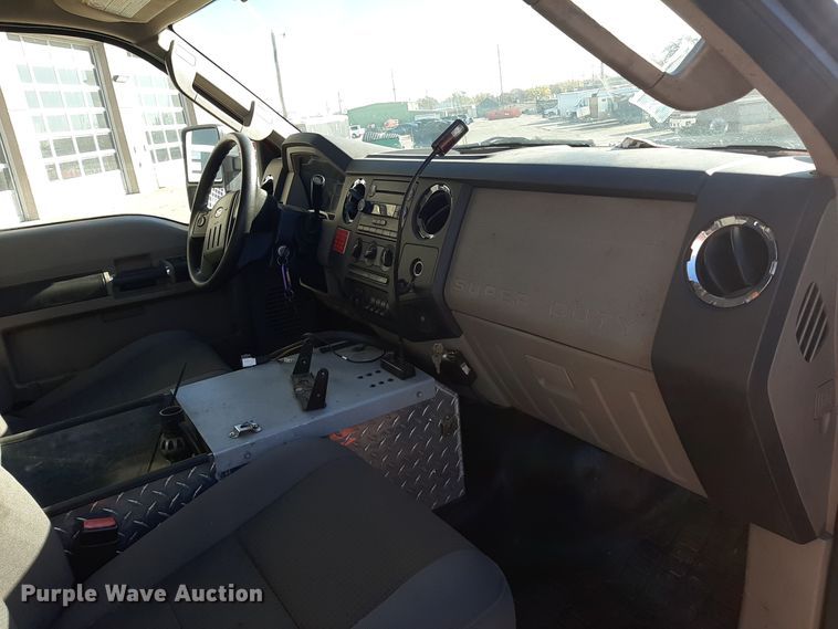 image for item LX9833 2010 Ford F550 Super Duty  Crew Cab rescue vehicle