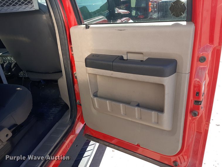 image for item LX9833 2010 Ford F550 Super Duty  Crew Cab rescue vehicle