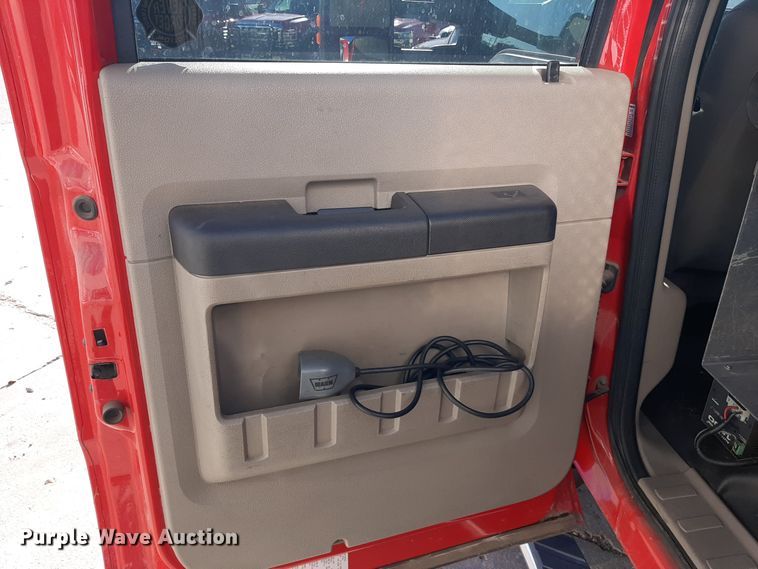 image for item LX9833 2010 Ford F550 Super Duty  Crew Cab rescue vehicle