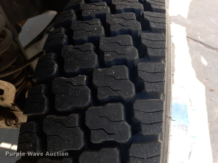 image for item LX9833 2010 Ford F550 Super Duty  Crew Cab rescue vehicle