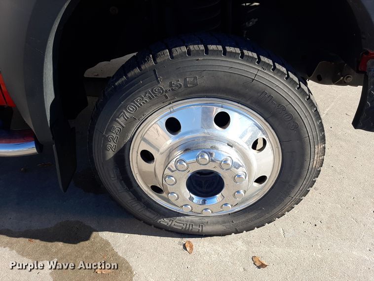 image for item LX9833 2010 Ford F550 Super Duty  Crew Cab rescue vehicle