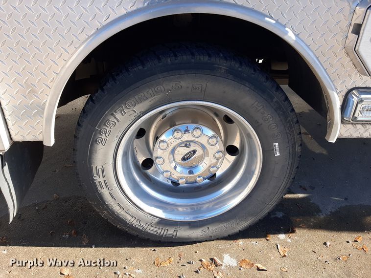 image for item LX9833 2010 Ford F550 Super Duty  Crew Cab rescue vehicle