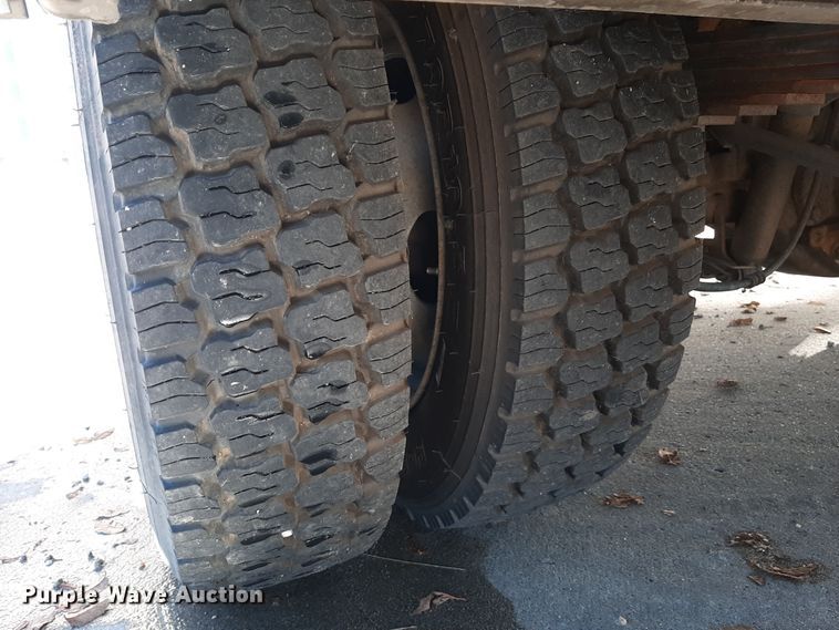 image for item LX9833 2010 Ford F550 Super Duty  Crew Cab rescue vehicle