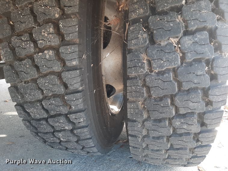 image for item LX9833 2010 Ford F550 Super Duty  Crew Cab rescue vehicle