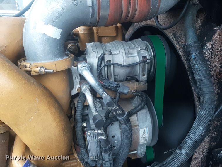 image for item LX9881 2007 Sutphen SL-75  Quint fire truck