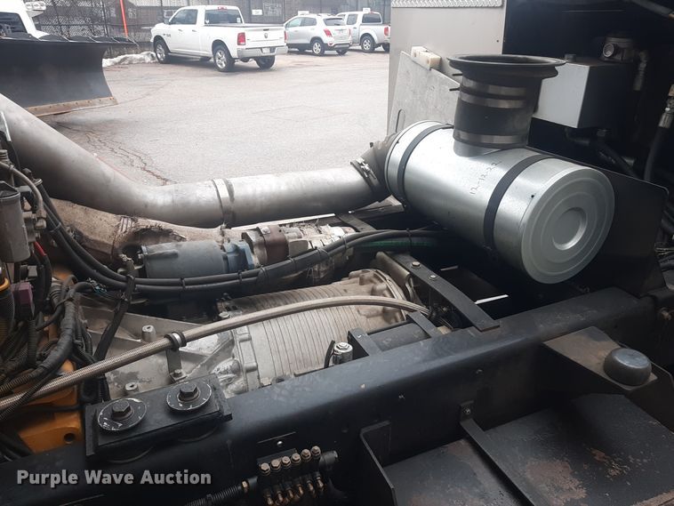 image for item LX9881 2007 Sutphen SL-75  Quint fire truck